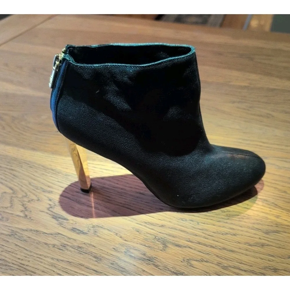 Tory Burch Corbet Black Leather Gold Heels Logo Pointed Toe Zip Women's Sz‎ 10.5